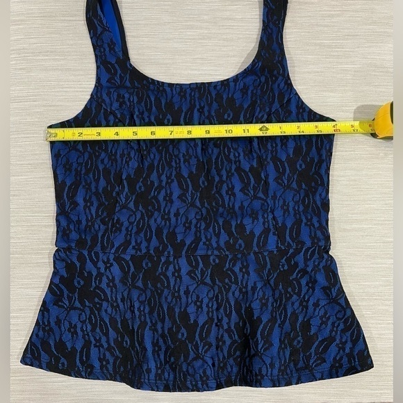 Express Women’s Sleeveless Lace Peplum Top (S) - Picture 5 of 5